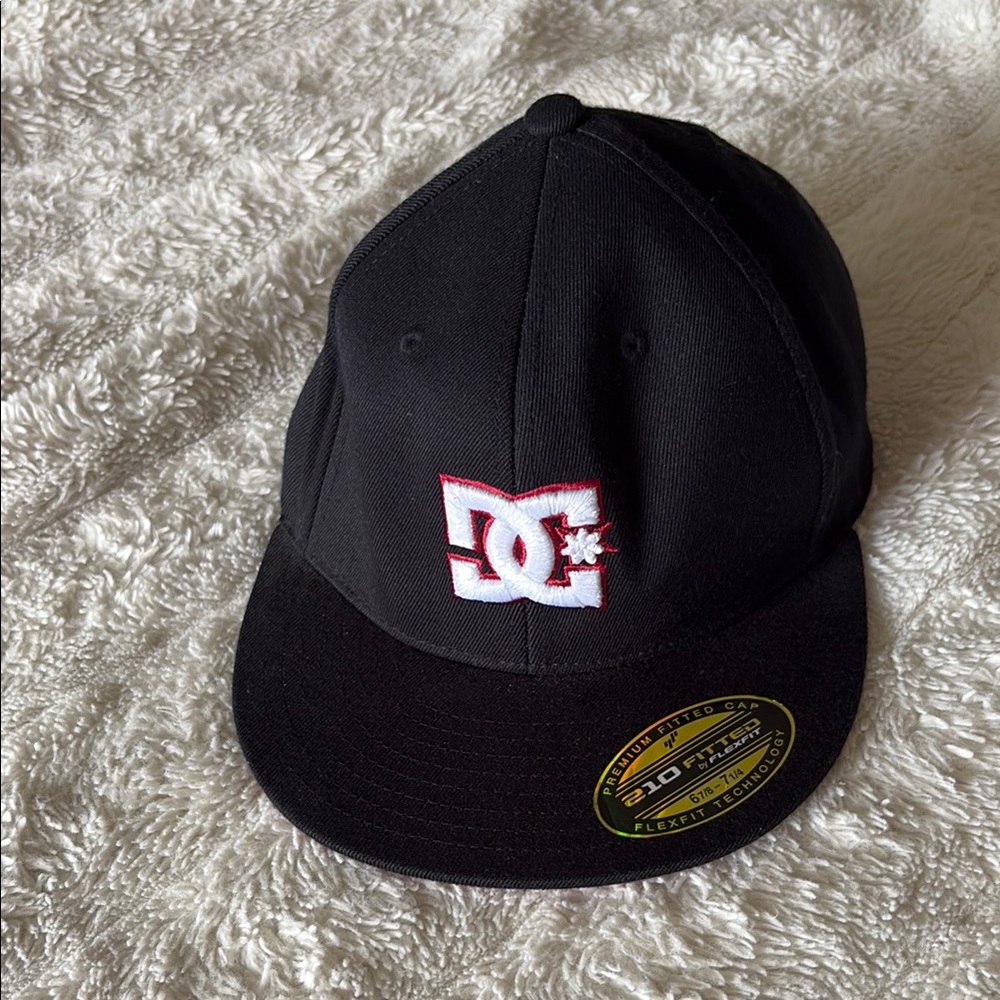 NWOT DC Black Cap with Logo
